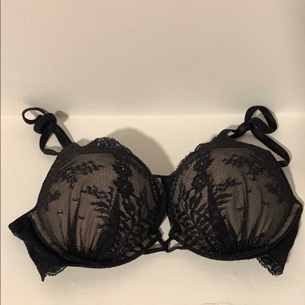 Victoria’s Secret bombshell bra
